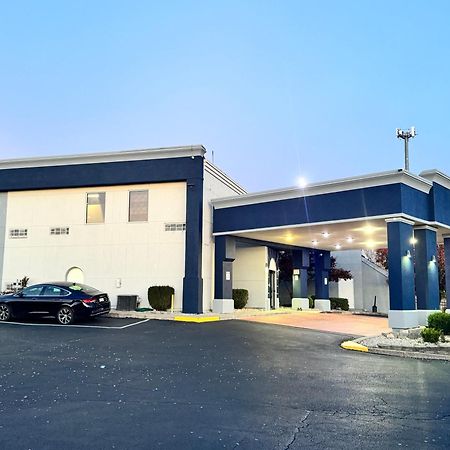Quality Inn & Suites Cincinnati Buitenkant foto