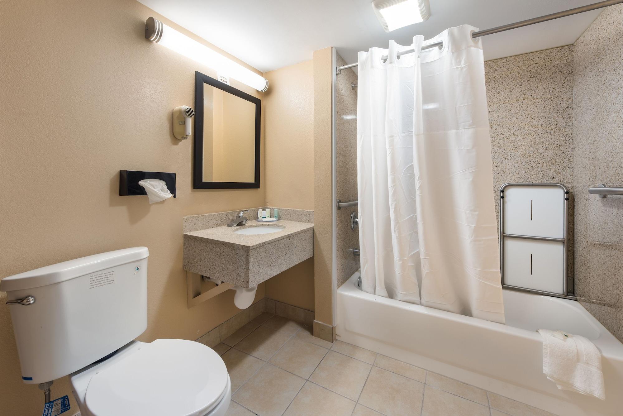 Quality Inn & Suites Cincinnati Buitenkant foto