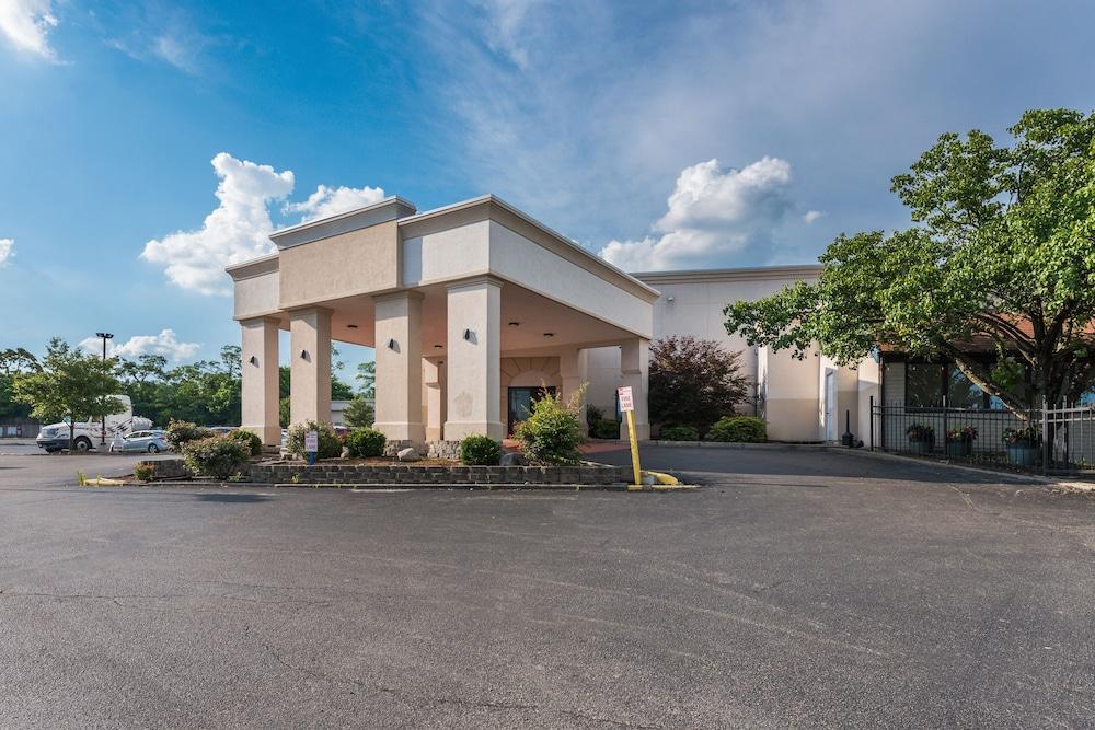 Quality Inn & Suites Cincinnati Buitenkant foto