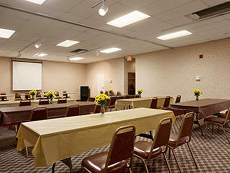 Quality Inn & Suites Cincinnati Buitenkant foto