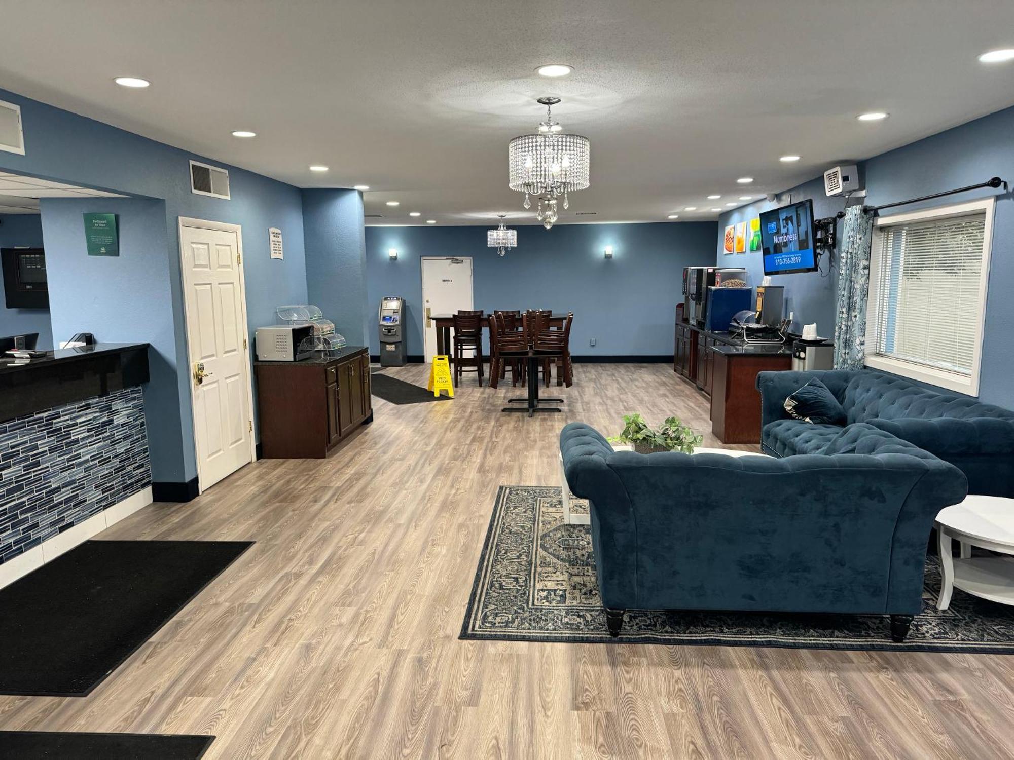 Quality Inn & Suites Cincinnati Buitenkant foto