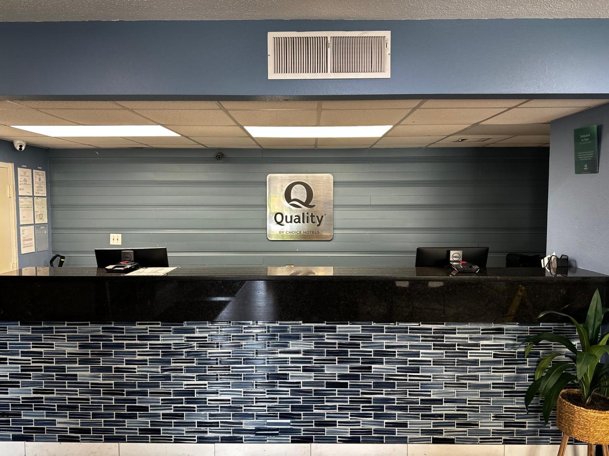 Quality Inn & Suites Cincinnati Buitenkant foto