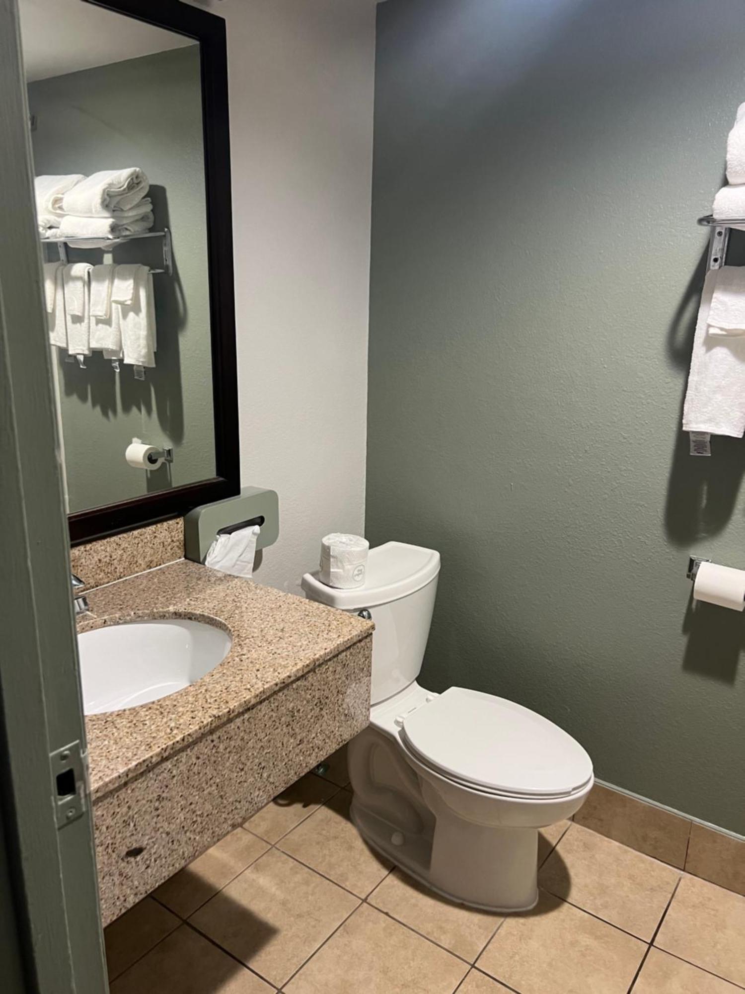 Quality Inn & Suites Cincinnati Buitenkant foto