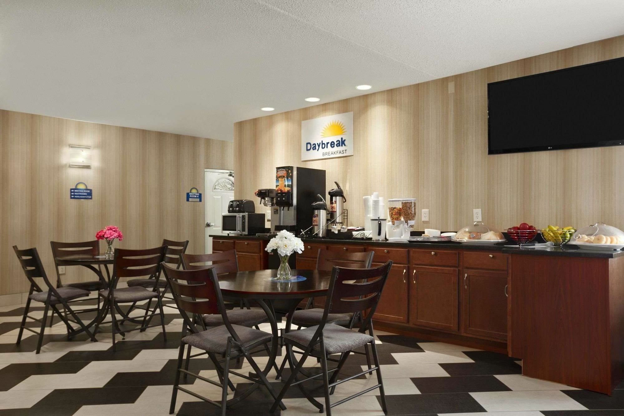 Quality Inn & Suites Cincinnati Buitenkant foto