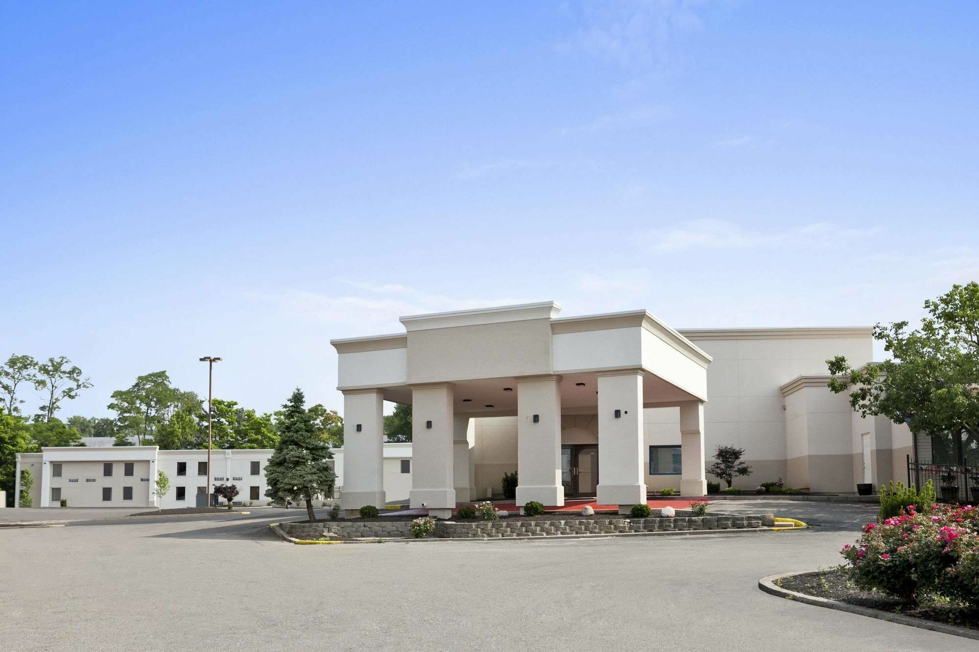 Quality Inn & Suites Cincinnati Buitenkant foto