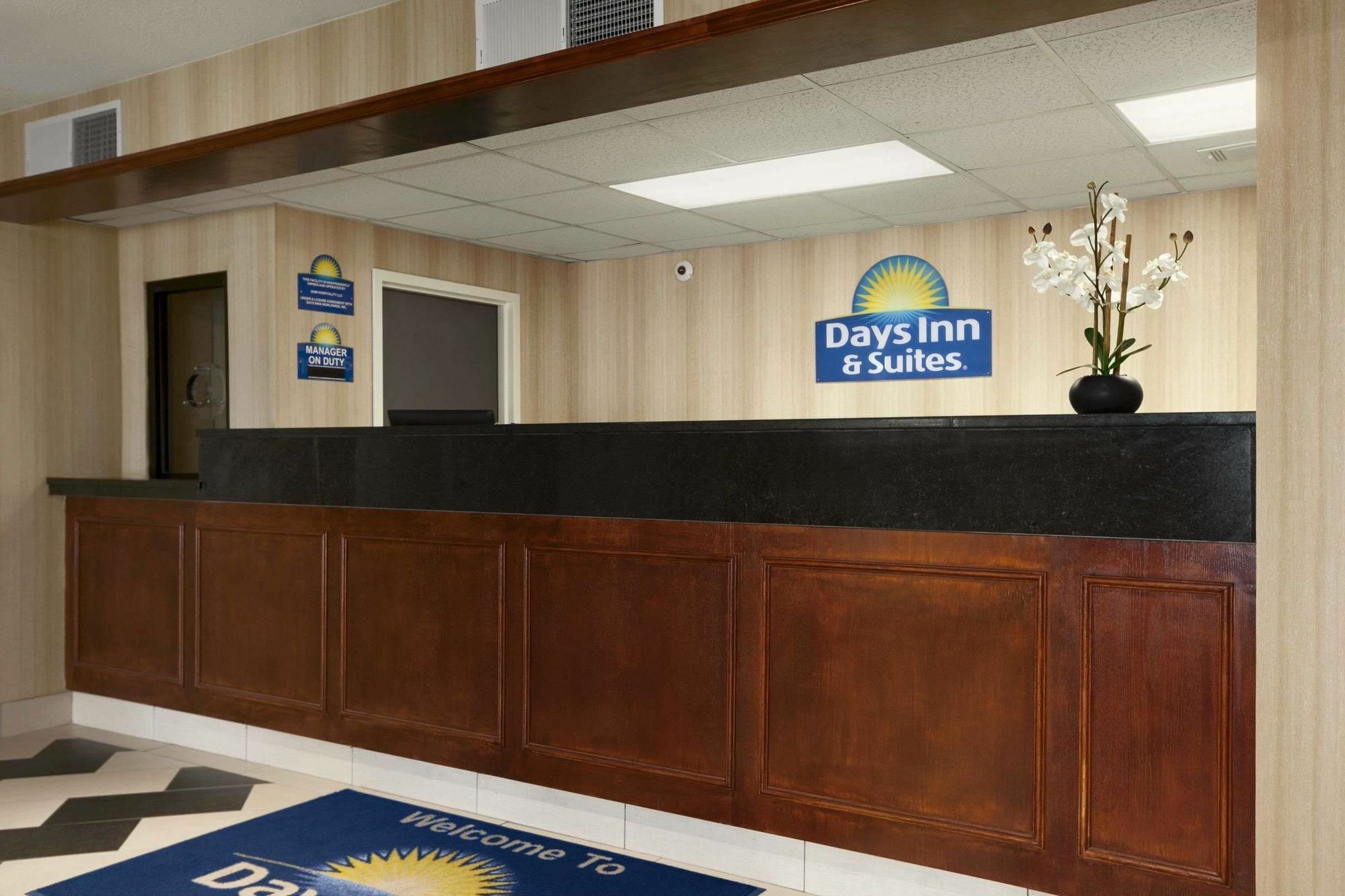 Quality Inn & Suites Cincinnati Buitenkant foto